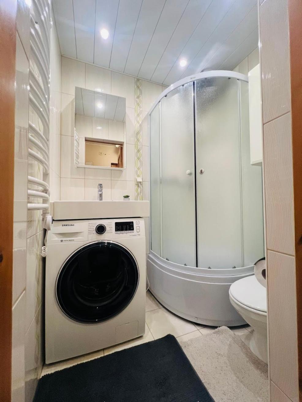 Center & Airport Apartment